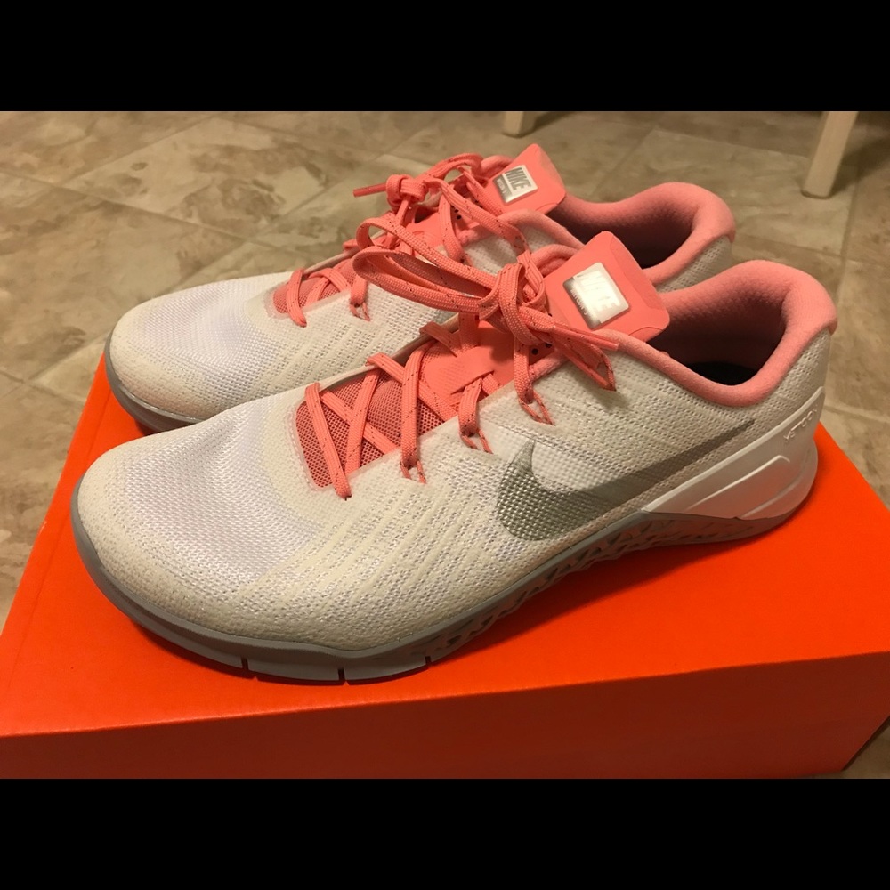 🚫SOLD🚫 Nike Metcon 3 - White/Melon/Silver